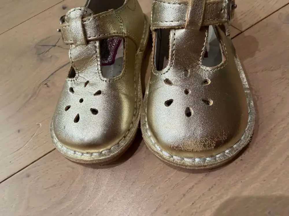 L'Amour Joy Metallic Leather Cutout T-Strap Mary Jane Shoes Gold Toddler Size 6